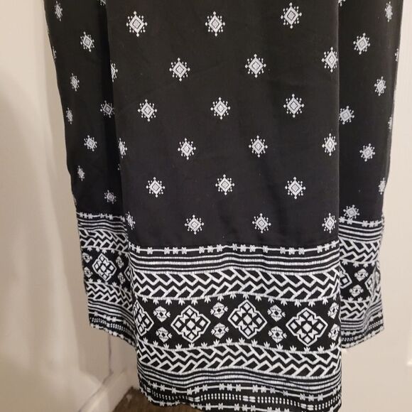 NWT Old Navy black Aztec design dress - Picture 4 of 7